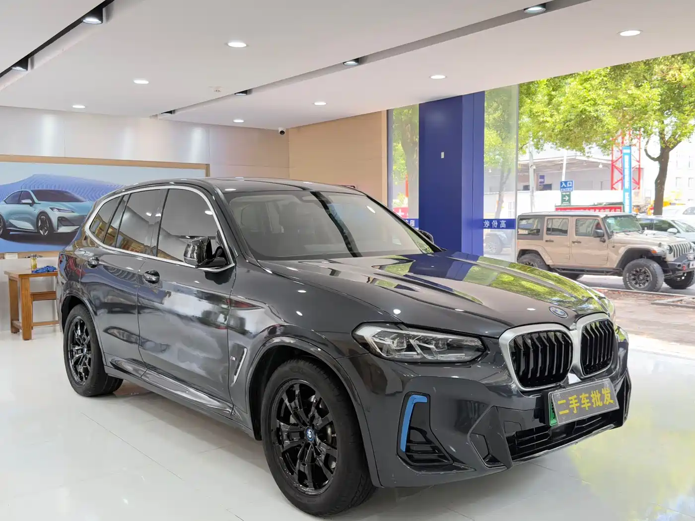 BMW iX3 2022 Leading Edition фото 3