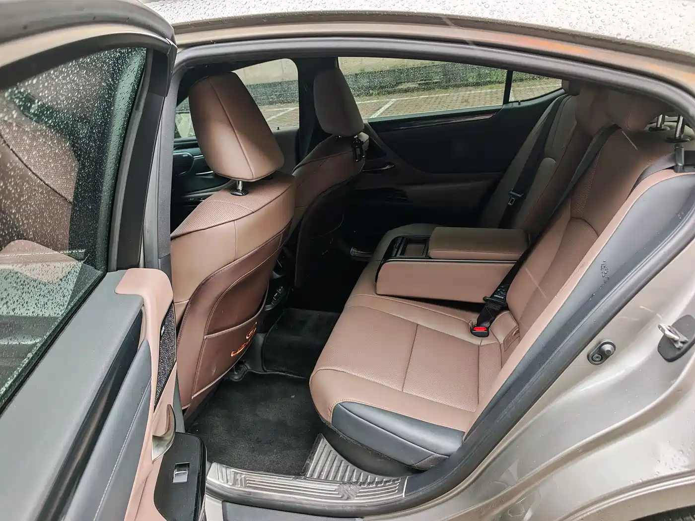 Lexus ES 2022 300h Excellence Edition фото 8