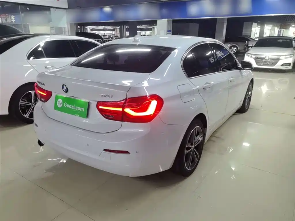 BMW 1 Series 2019 118i Fashion Edition фото 7