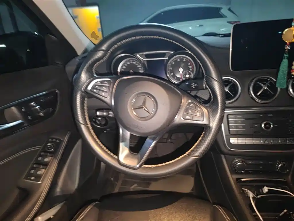 Mercedes-Benz GLA 2017 GLA 220 4MATIC Fashion фото 3