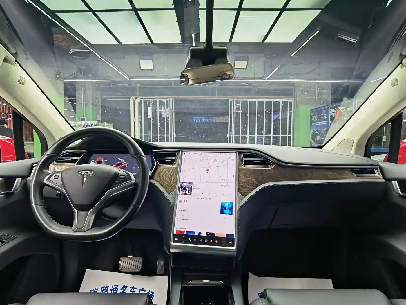 TESLA MODEL X