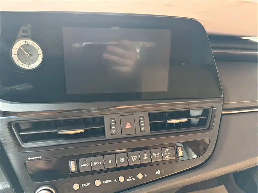 Lexus ES 2021 200 Excellence Edition фото 15