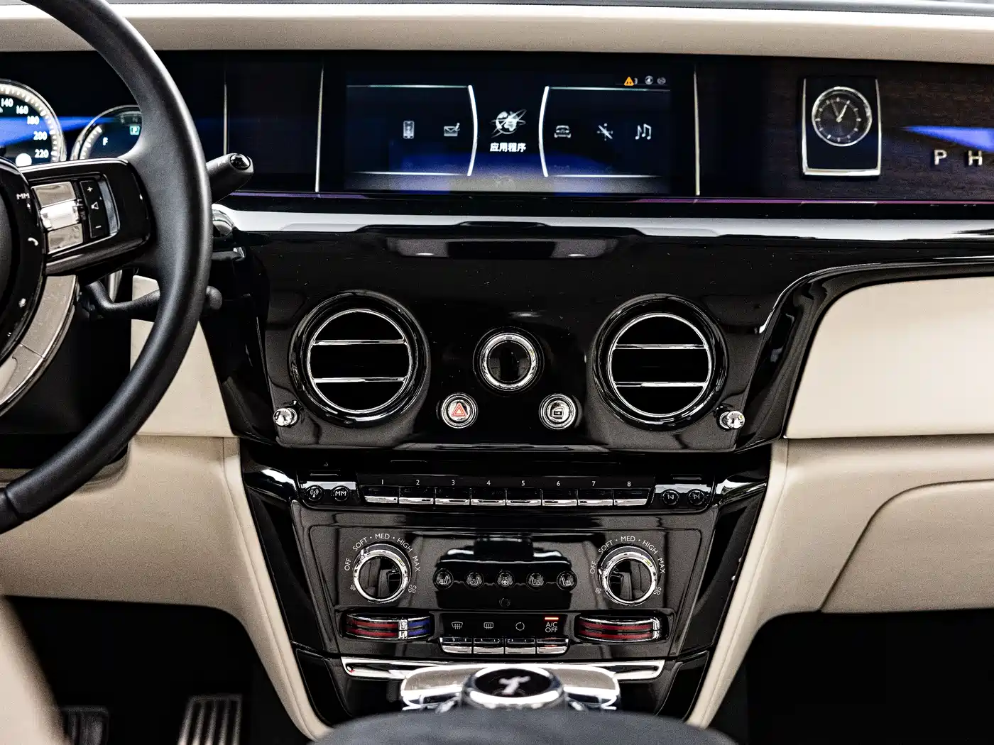 Rolls-Royce Phantom 2018 6.7T Long Wheelbase Version фото 10