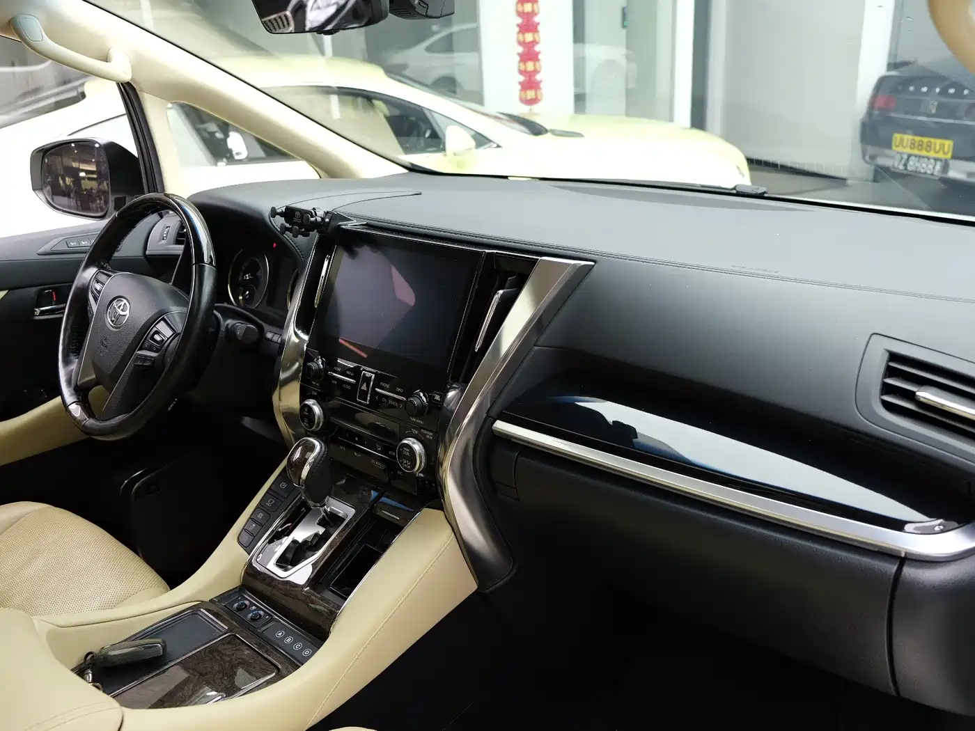 Toyota Alphard 2021 Hybrid 2.5L Luxury фото 14
