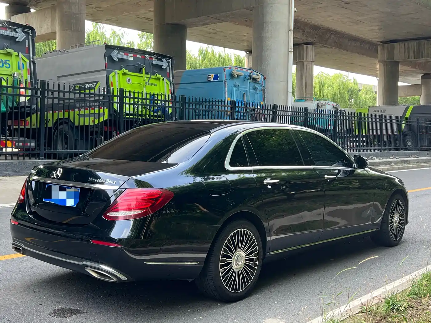 Mercedes-Benz E-Class 2016 E 300 L Fashion Type фото 9