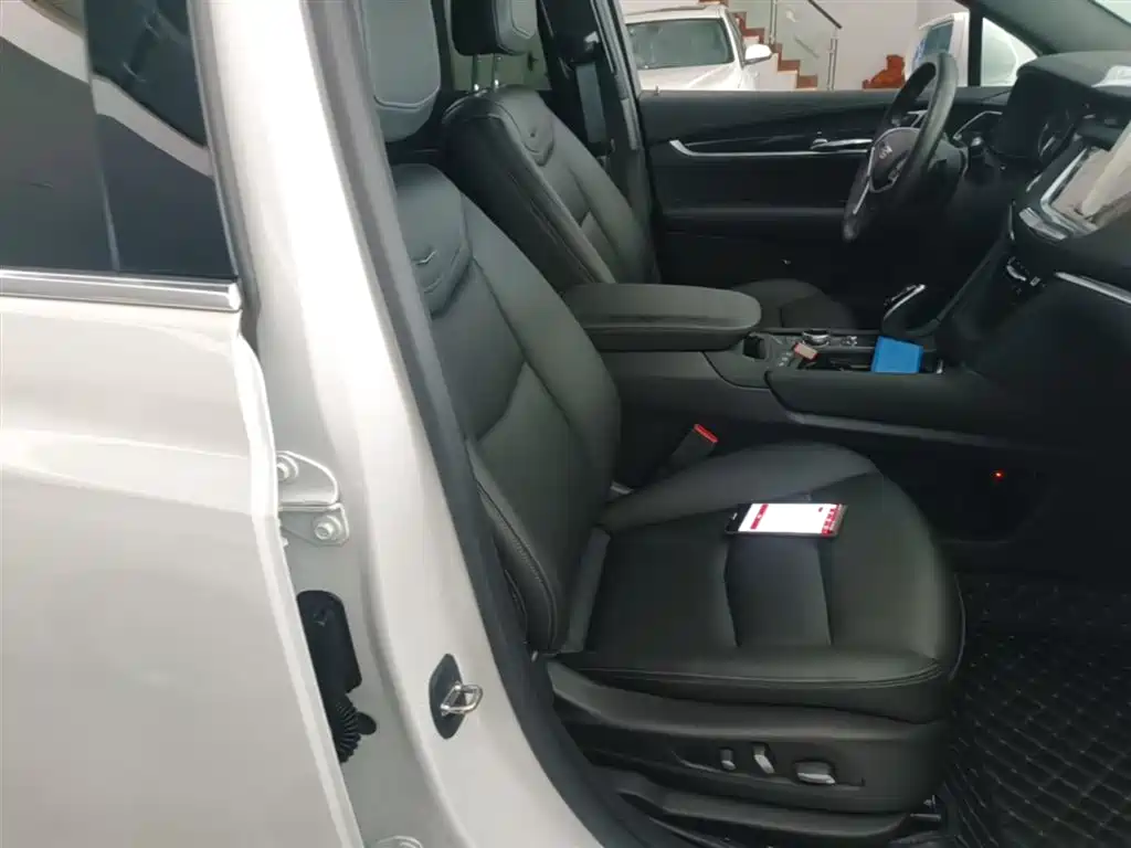 Cadillac XT5 2024 2.0T FWD Fashion Edition фото 25