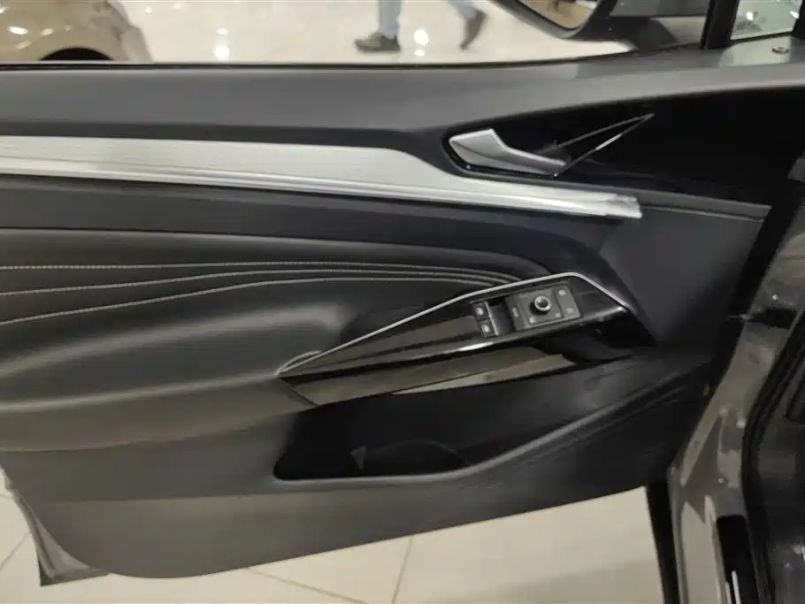 Volkswagen ID.4 CROZZ 2022 Standard Range PURE Edition фото 7
