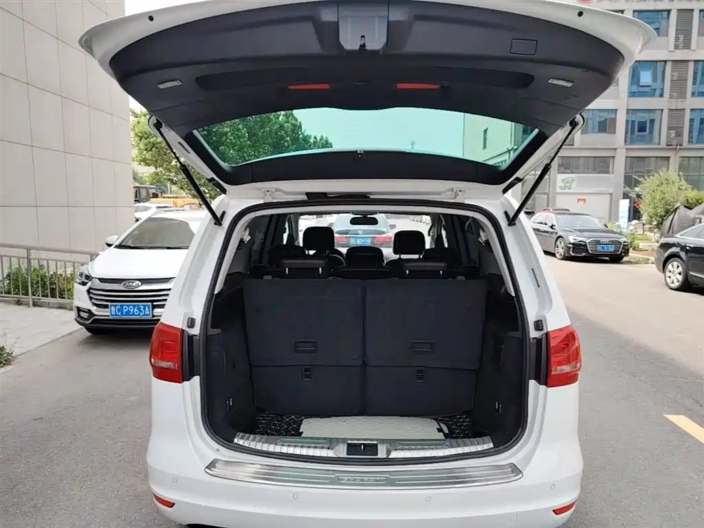 Volkswagen Sharan 2014 2.0TSI Comfort фото 19