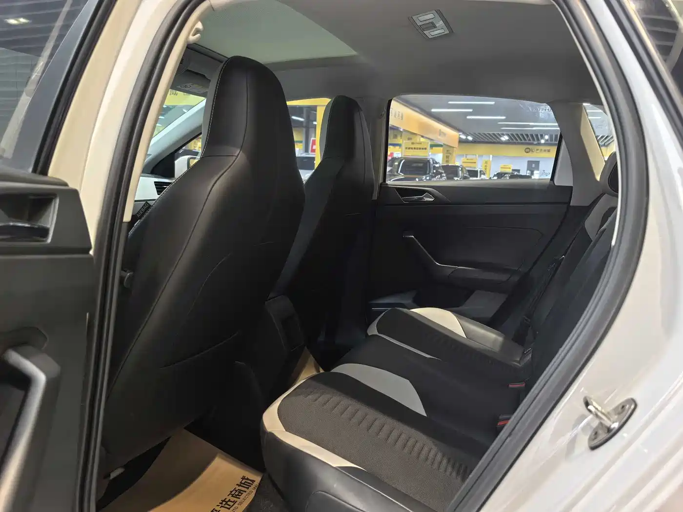 Volkswagen Polo 2023 Facelift Plus 1.5L Auto Chroma Tech Edition фото 10