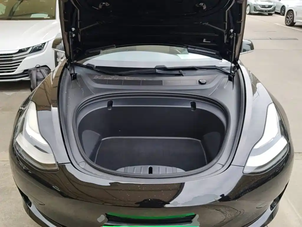 Фото 20 - Tesla Model 3