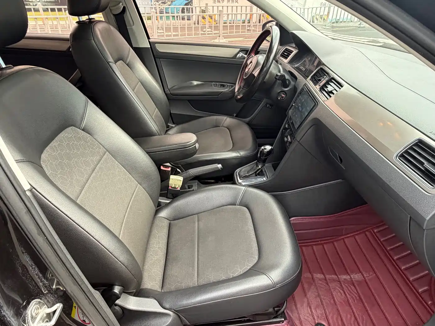 Volkswagen Santana 2015 1.6L Automatic Comfort Edition фото 11