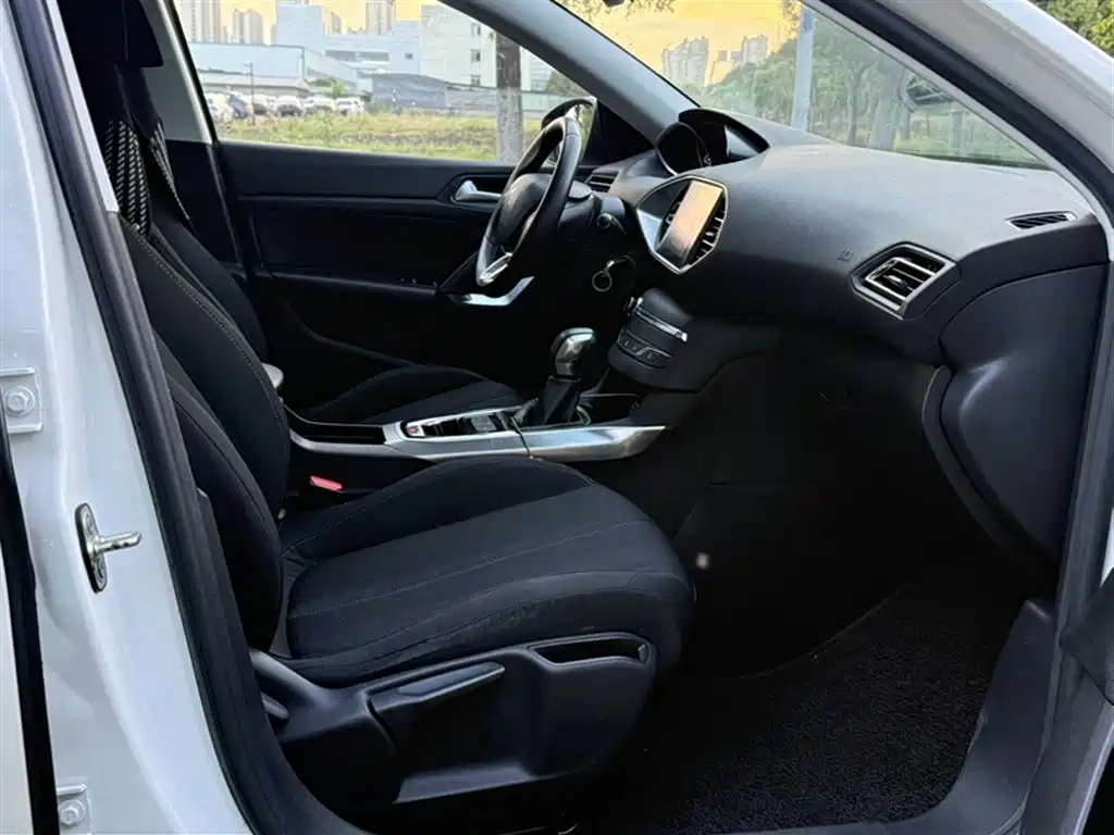 Peugeot 308S 2015 1.6T Auto Dynamic Edition фото 19