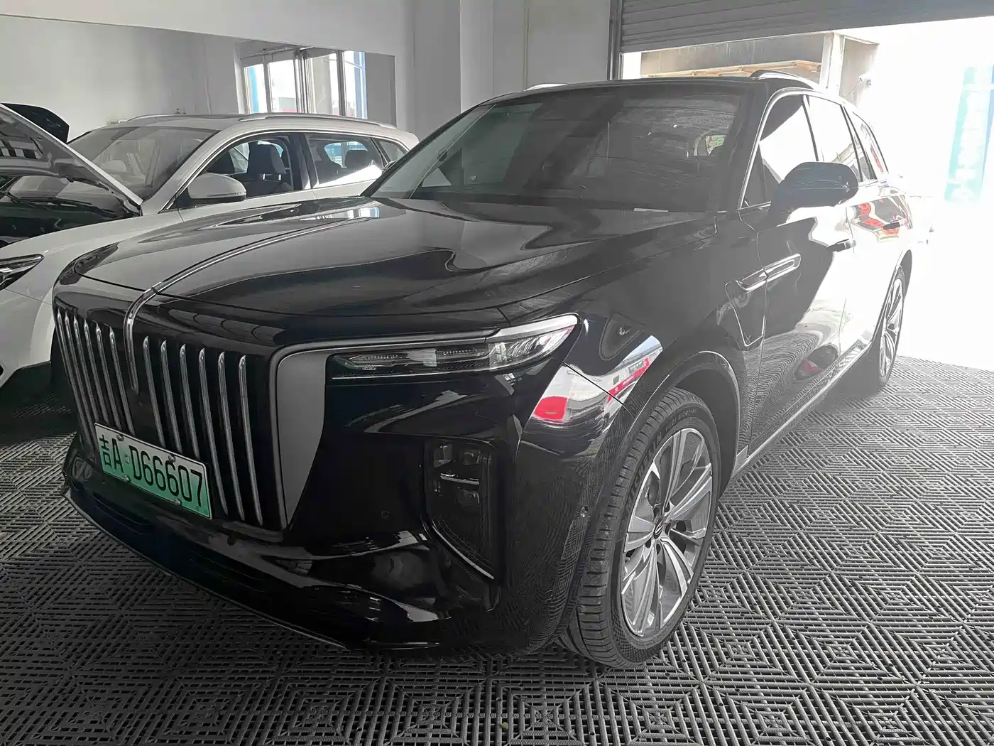 Hongqi E-HS9 2022 660km Qi Chang Edition (6-seater)