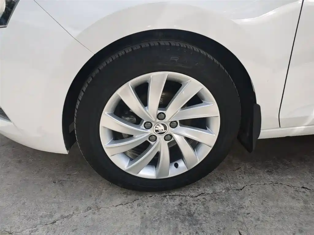 Škoda Rapid 2019 1.5L Manual Comfort Version China VI фото 23