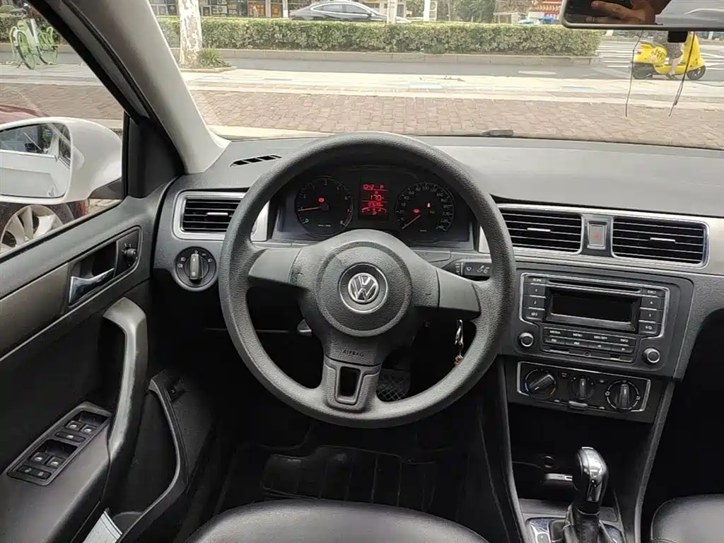 Volkswagen Santana 2015 1.6L Automatic Comfort Edition фото 11