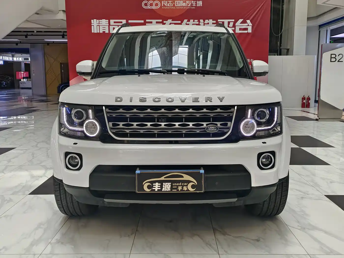 Land Rover Discovery 2016 3.0 SC V6 SE фото 2