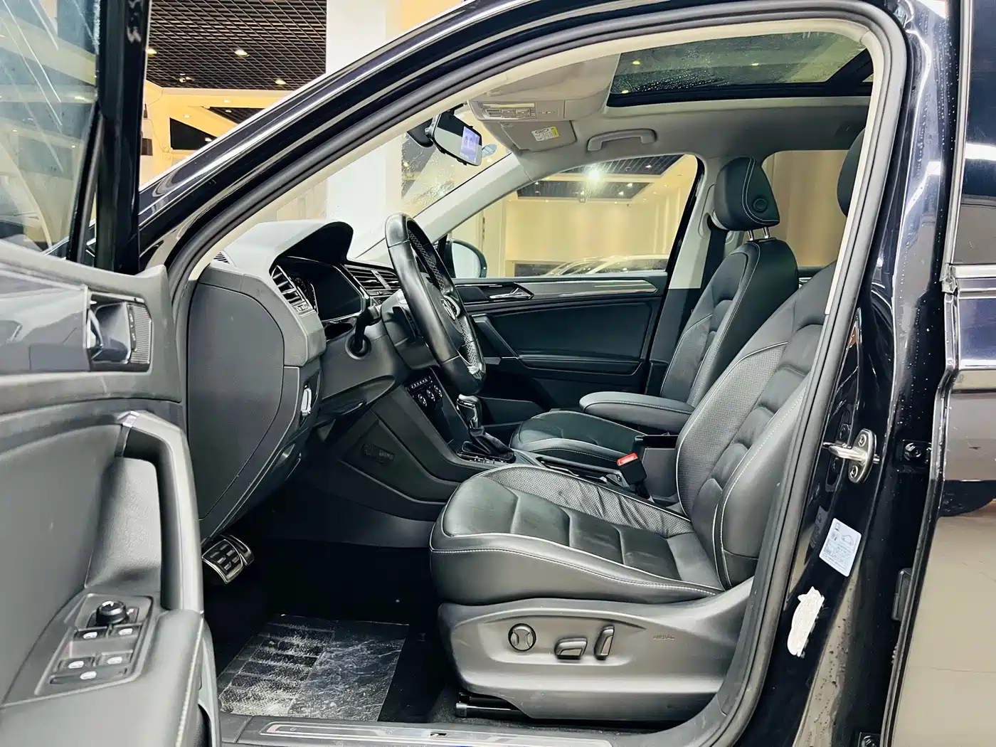 Volkswagen Tiguan L 2019 330TSI Automatic 2WD R-Line Flagship Edition China VI фото 6