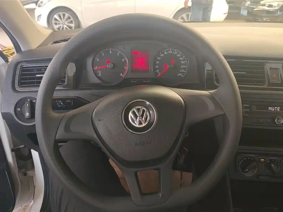 Volkswagen Santana 2016 1.6L Manual Trend Edition фото 15