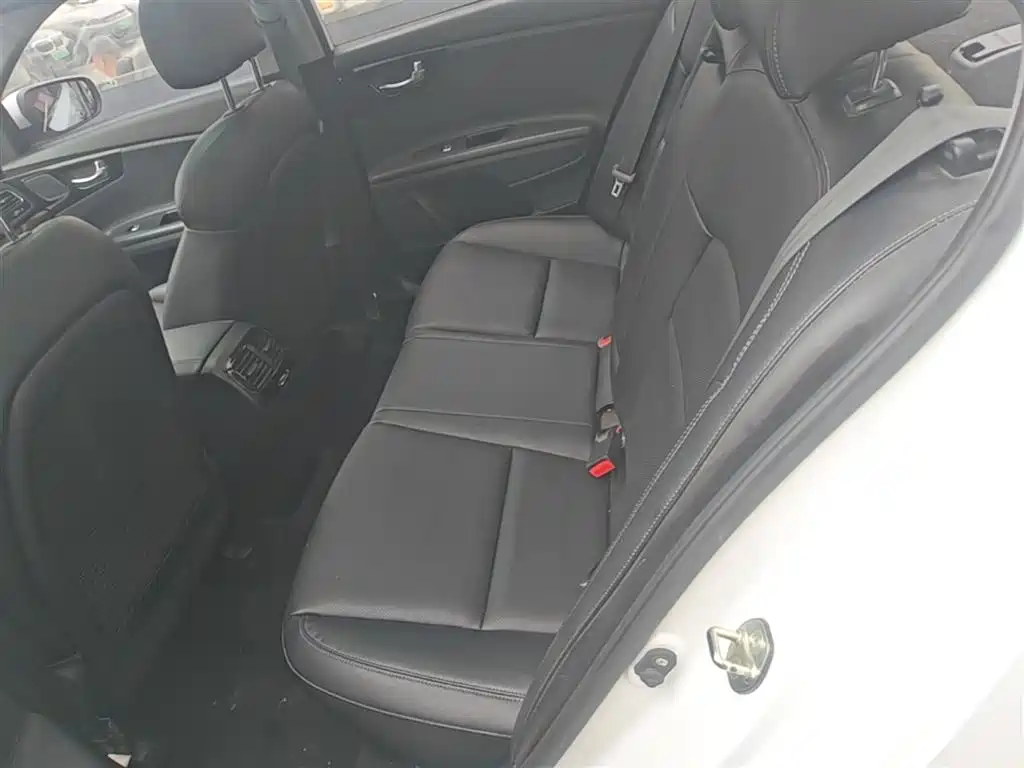 Kia K4 2014 1.8L Automatic DLX фото 17
