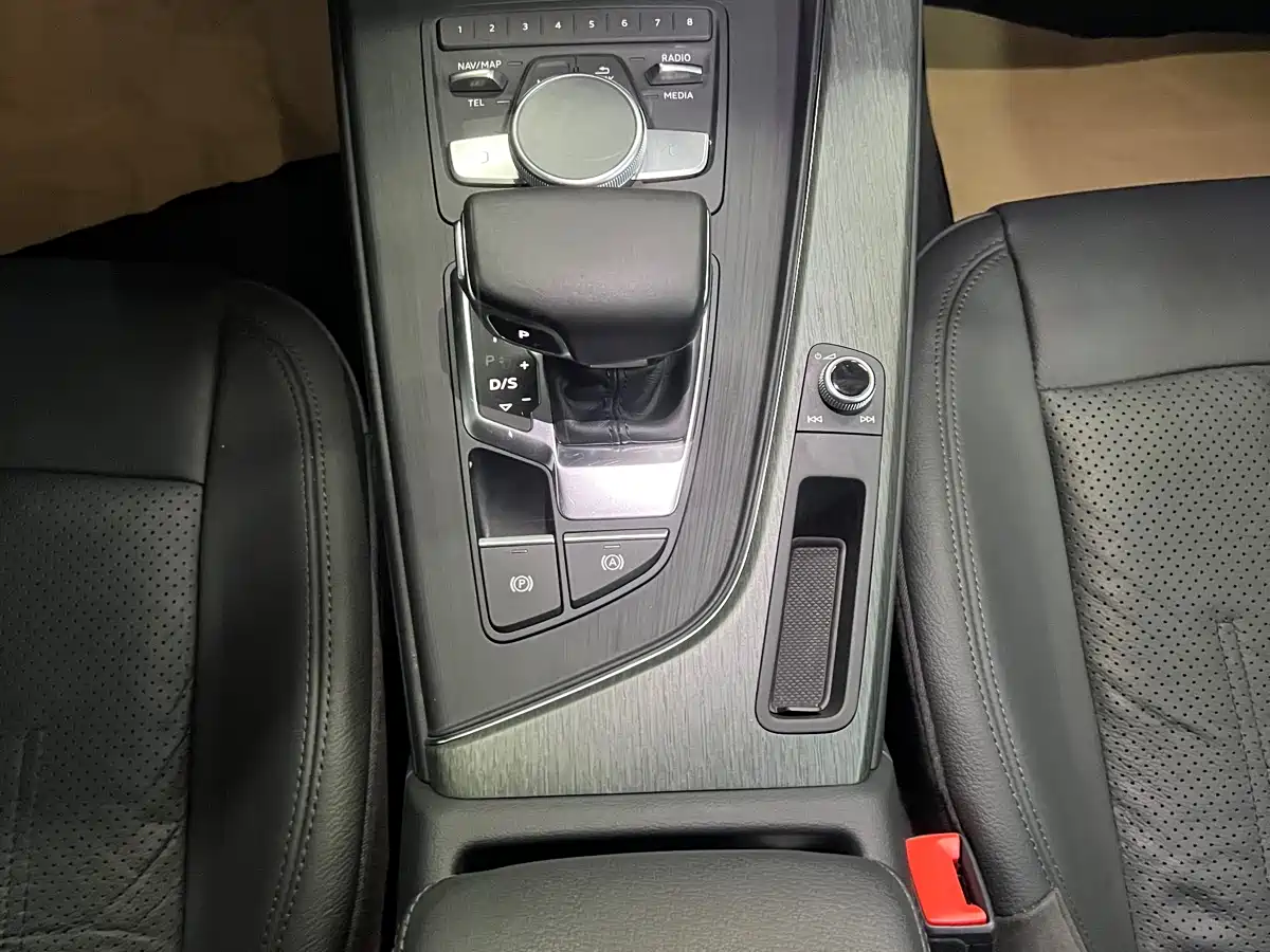 Audi A4L 2017 45 TFSI quattro Style Edition фото 10
