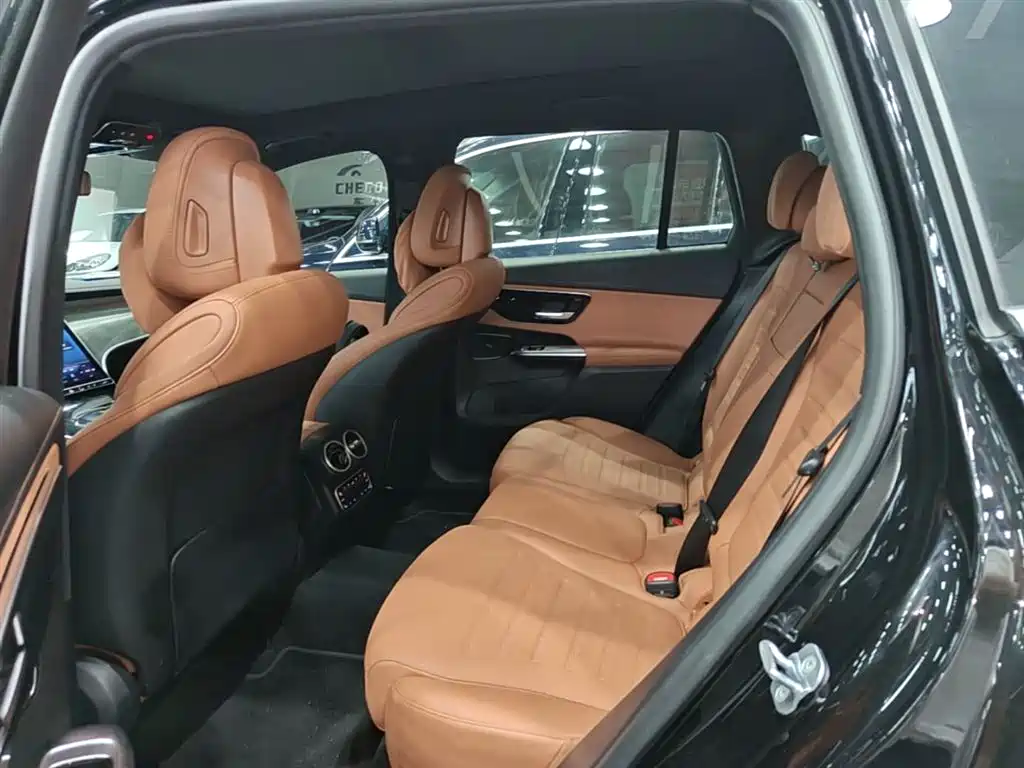 Mercedes-Benz GLC 2023 Facelift GLC 260 L 4MATIC Sport 5-Seater фото 17