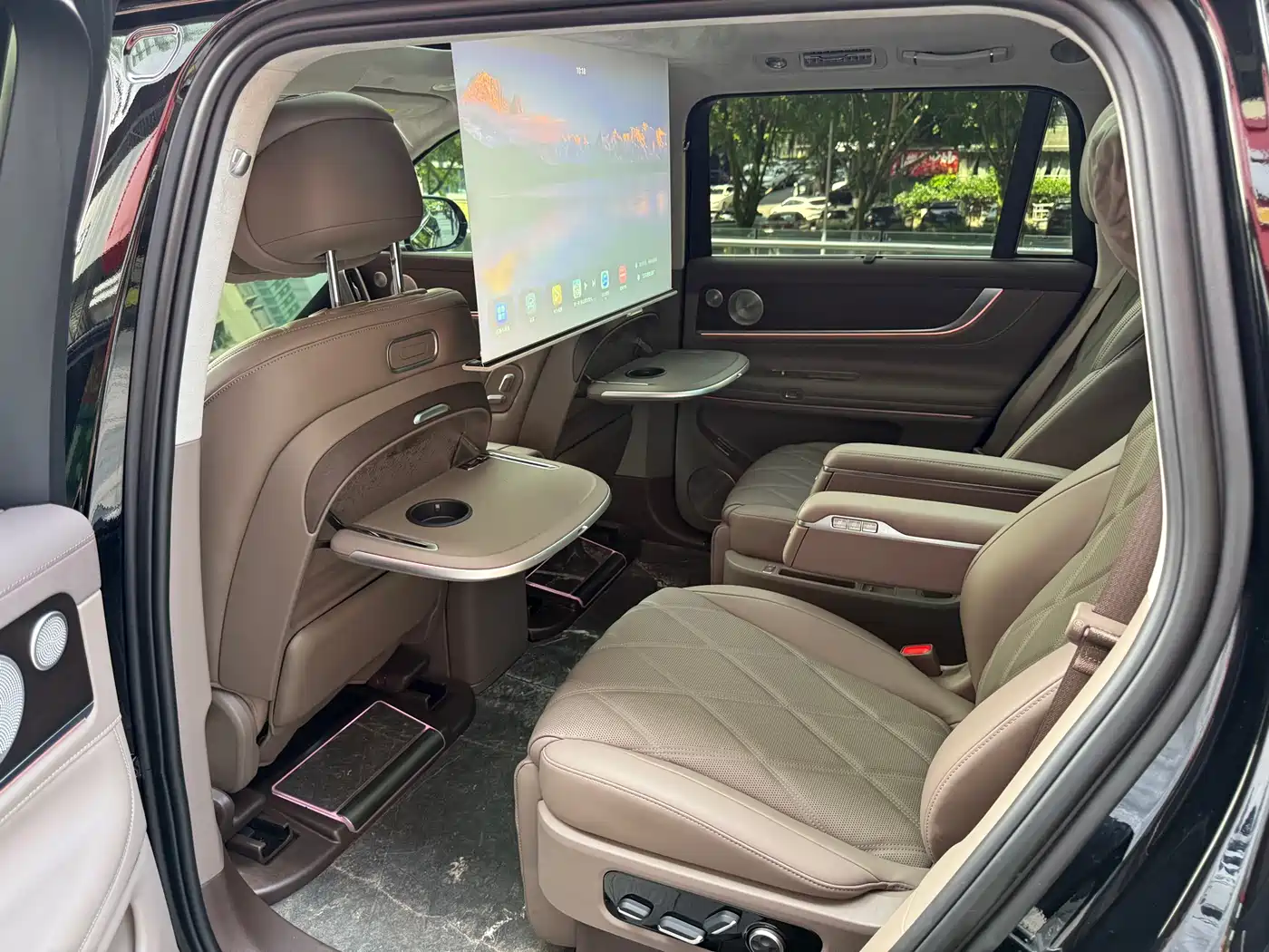 AITO Wenjie AITO M9 2025 Extended Range Ultra 52kWh 6-Seater фото 10