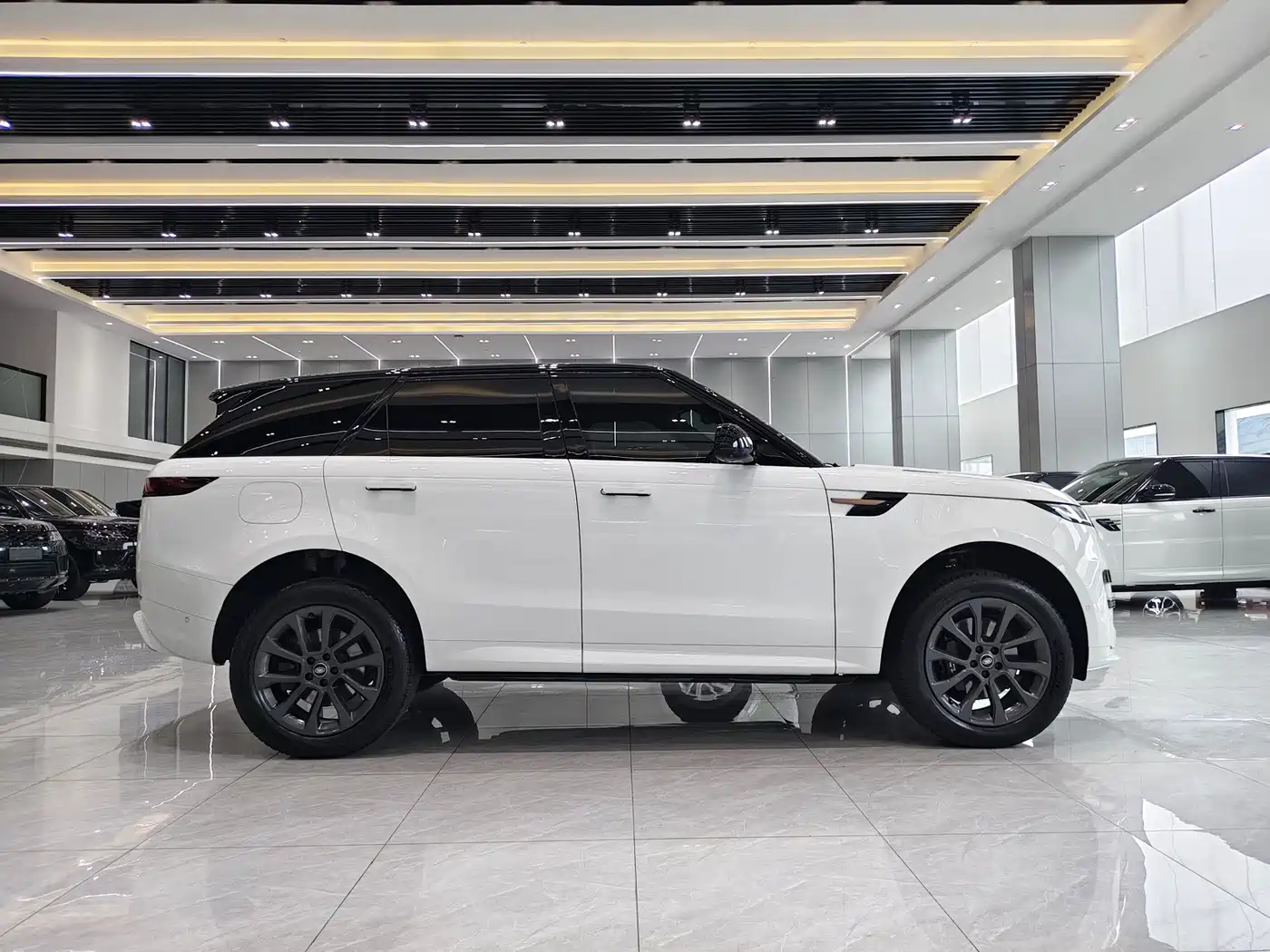 Land Rover Range Rover Sport 2024 400PS Dynamic SE фото 16