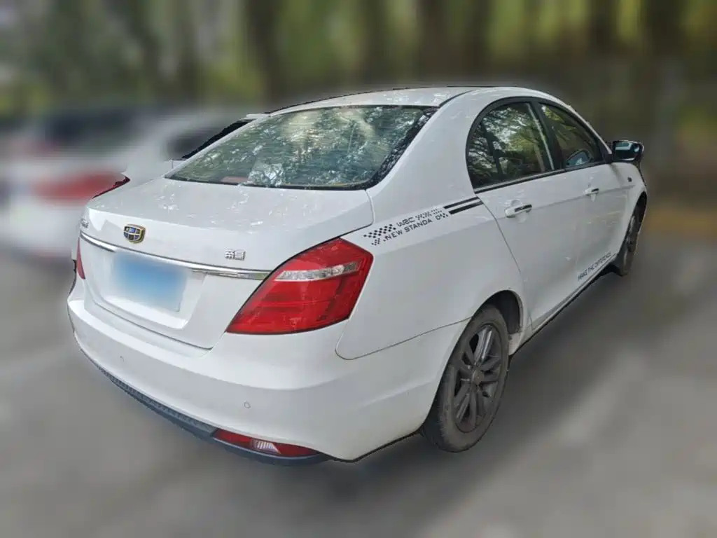 Фото 12 - Geely Emgrand