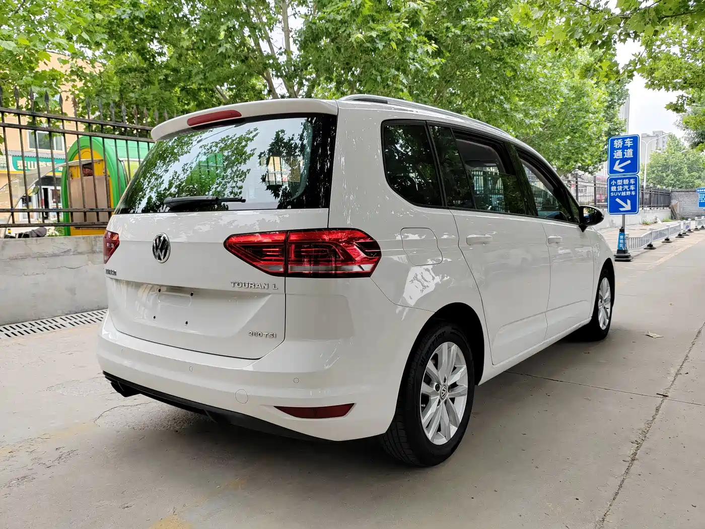 Volkswagen Touran 2016 Touran L 280TSI DSG Comfortline фото 4