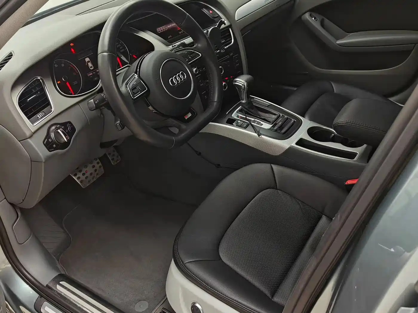 Audi A4L 2013 35 TFSI Automatic Standard фото 7