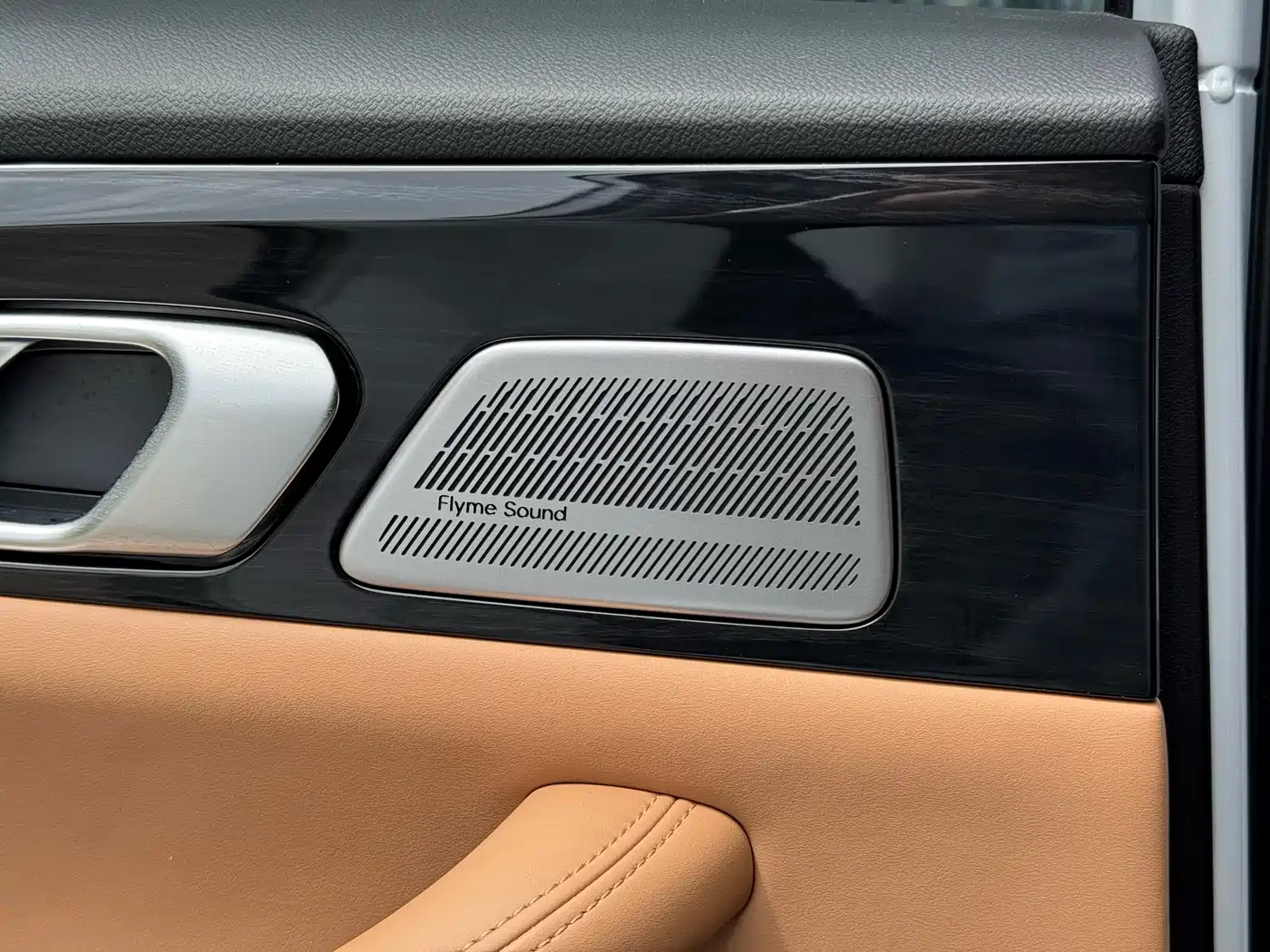 Geely Galaxy Galaxy A7 2025 EM-i 150km Explorer+ Edition фото 14
