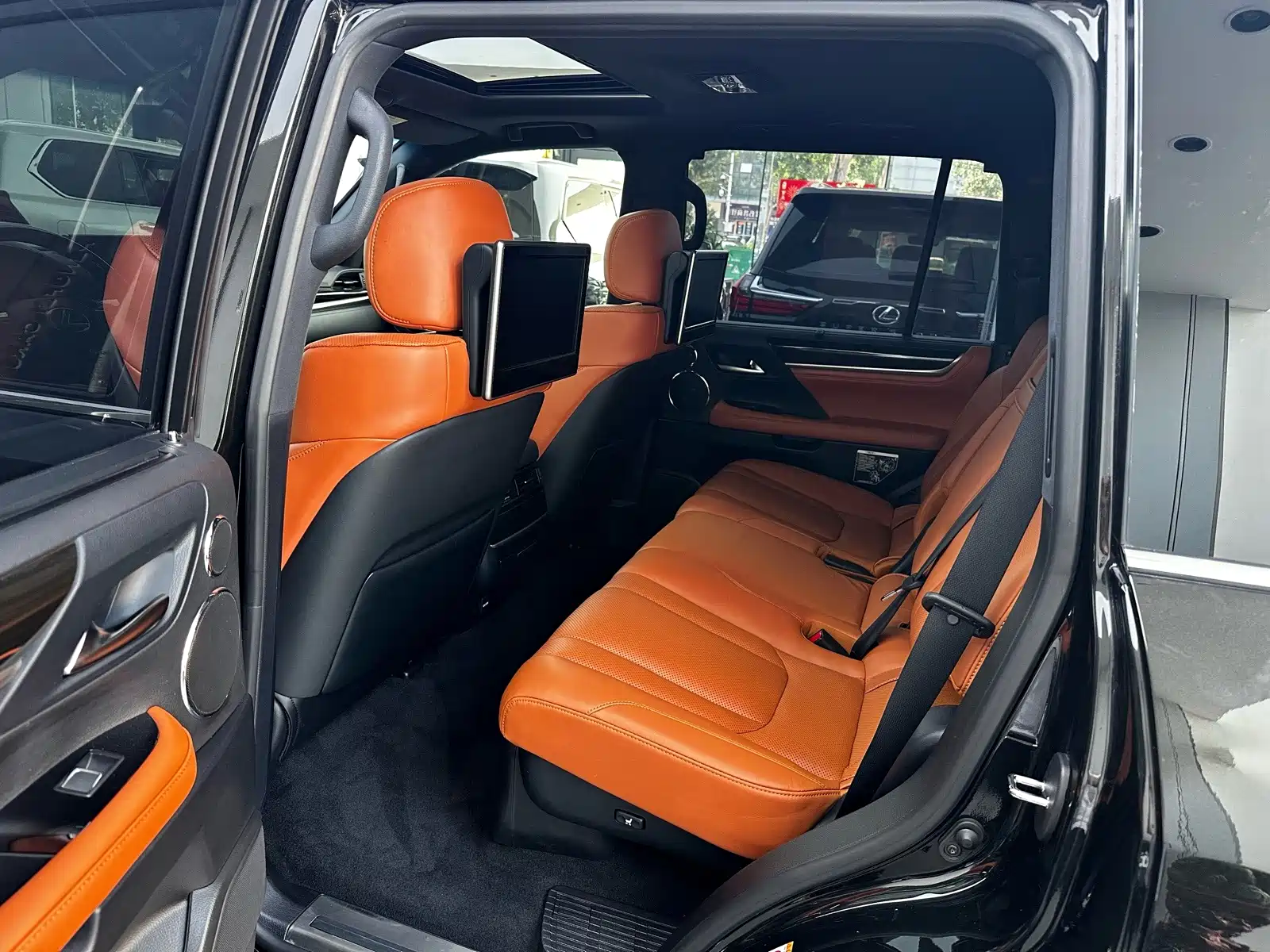 Фото 5 - Lexus LX