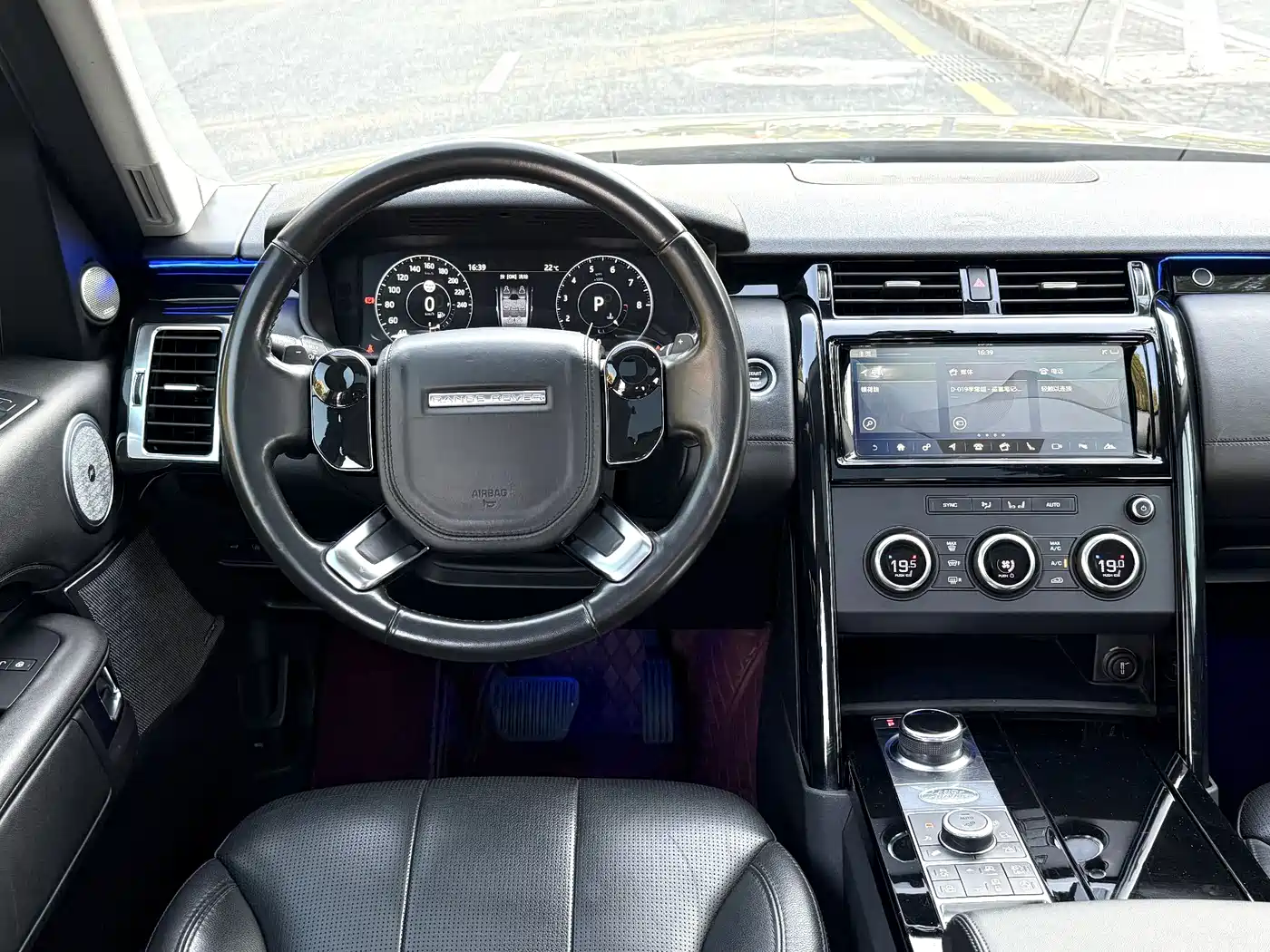 Land Rover Discovery 2017 3.0 SC V6 SE фото 15
