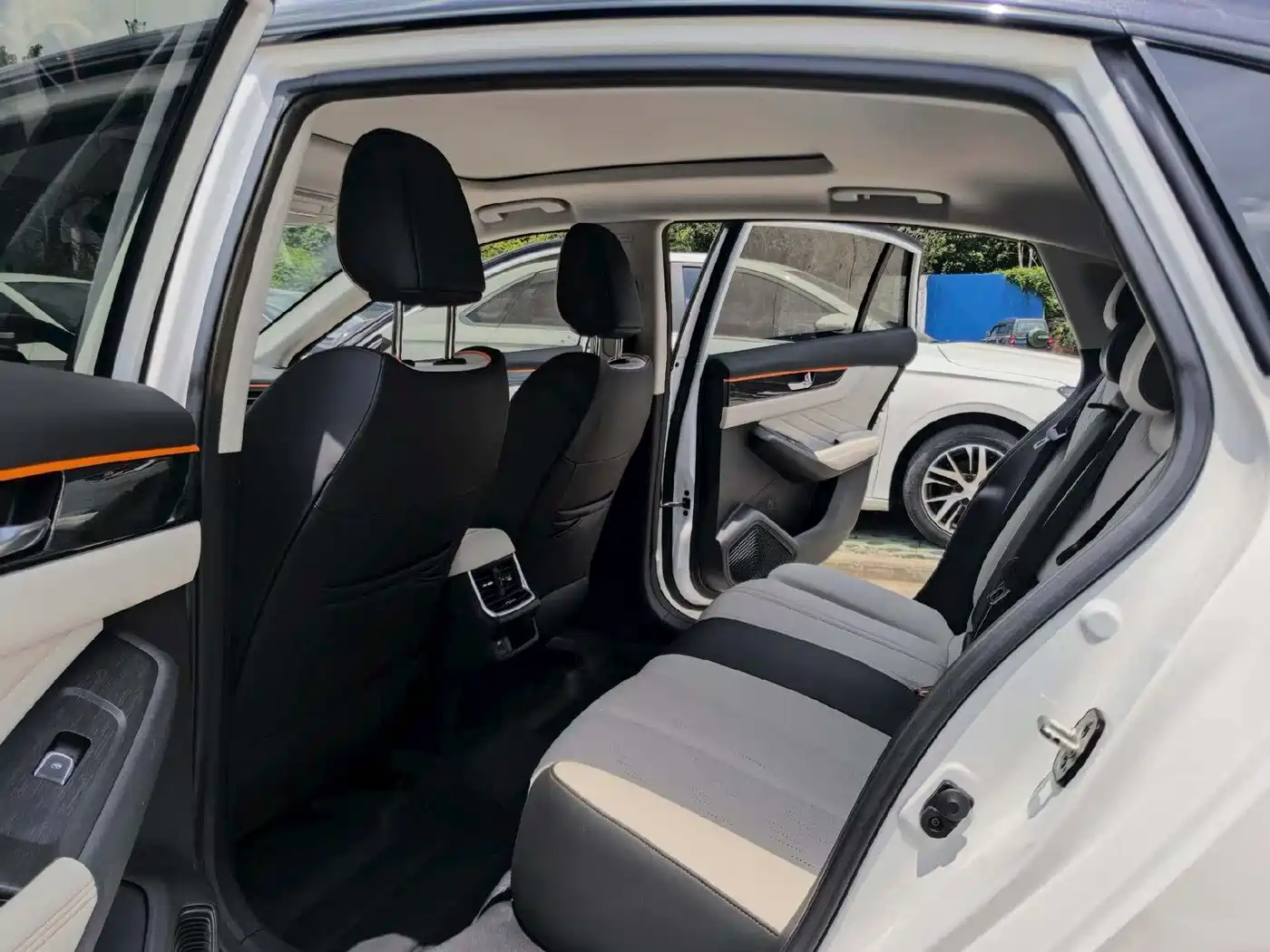 Dongfeng Aeolus Yixuan MAX 2022 2023 1.5T Ultra Stylish Dad Edition