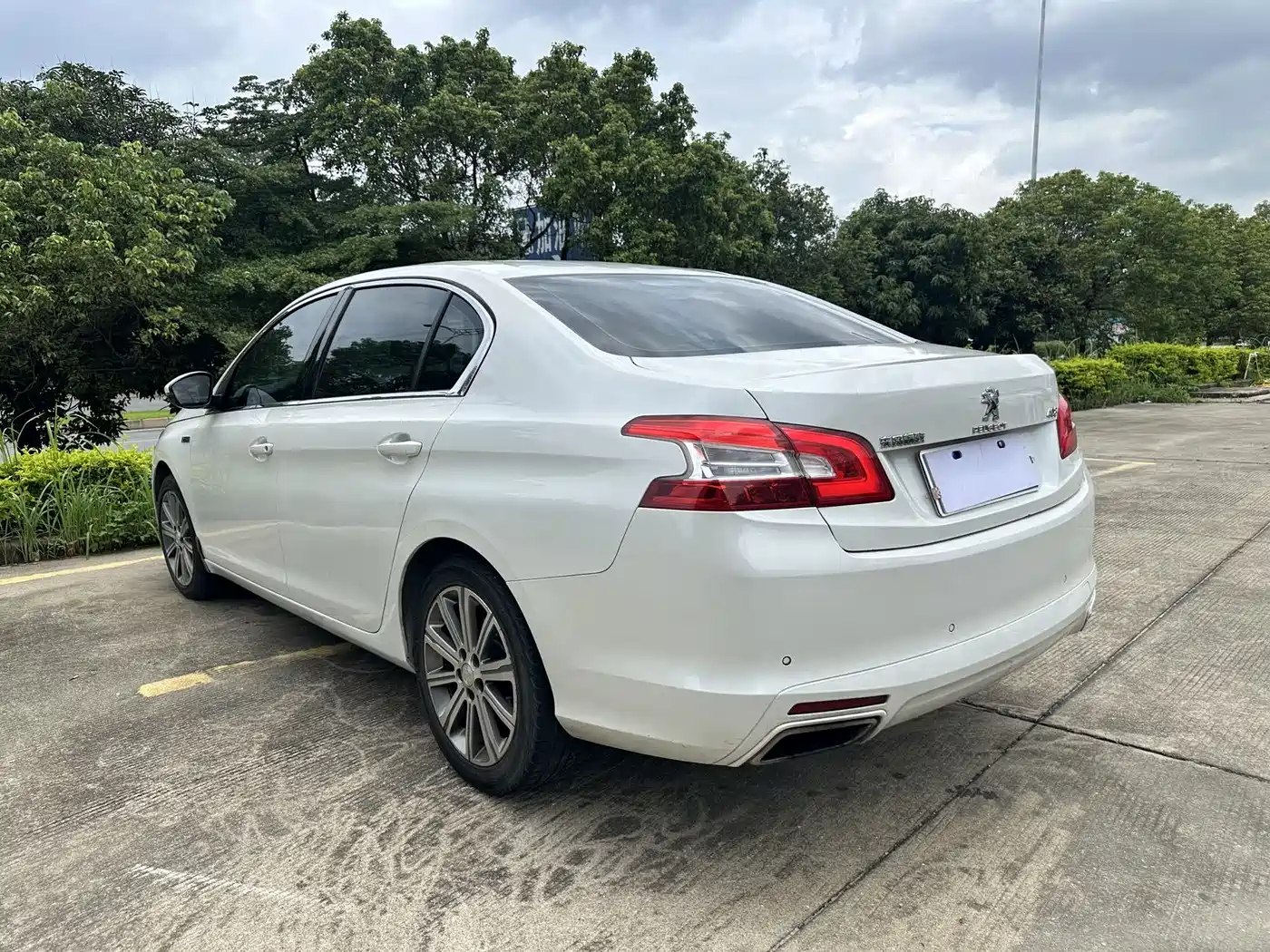 Peugeot 408 2016 1.6T Automatic Luxury Edition фото 7