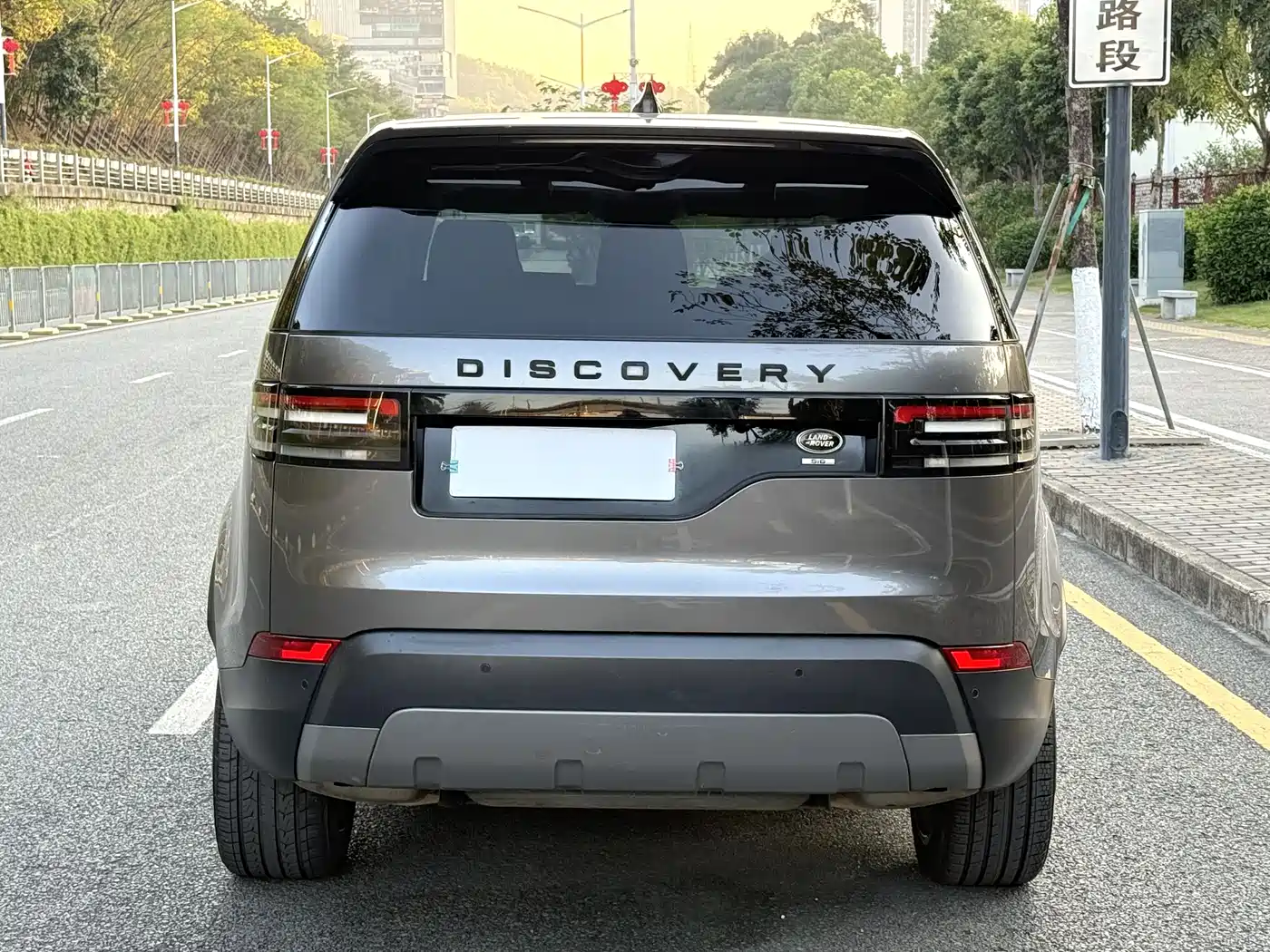 Land Rover Discovery 2017 3.0 SC V6 SE фото 6