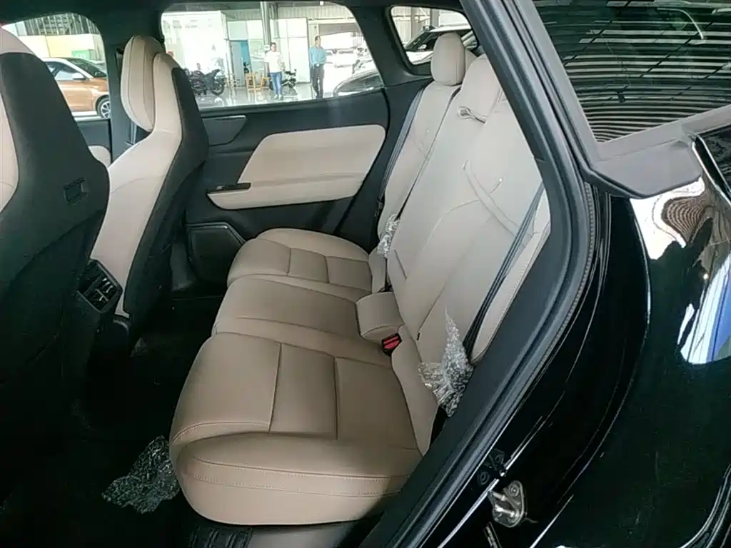 VOLVO XC70 PLUG-IN HYBRID