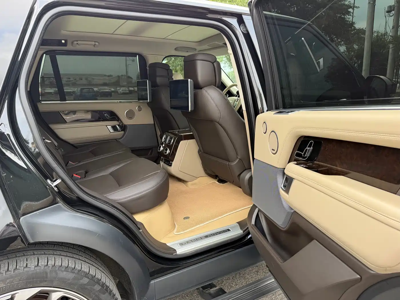 Land Rover Range Rover 2022 3.0 L6 400PS Heritage Extended Classic Edition фото 36