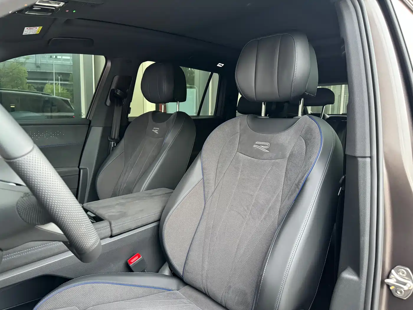 Volkswagen Teramont 2025 Teramont Pro 450TSI 4WD Summit Edition фото 12