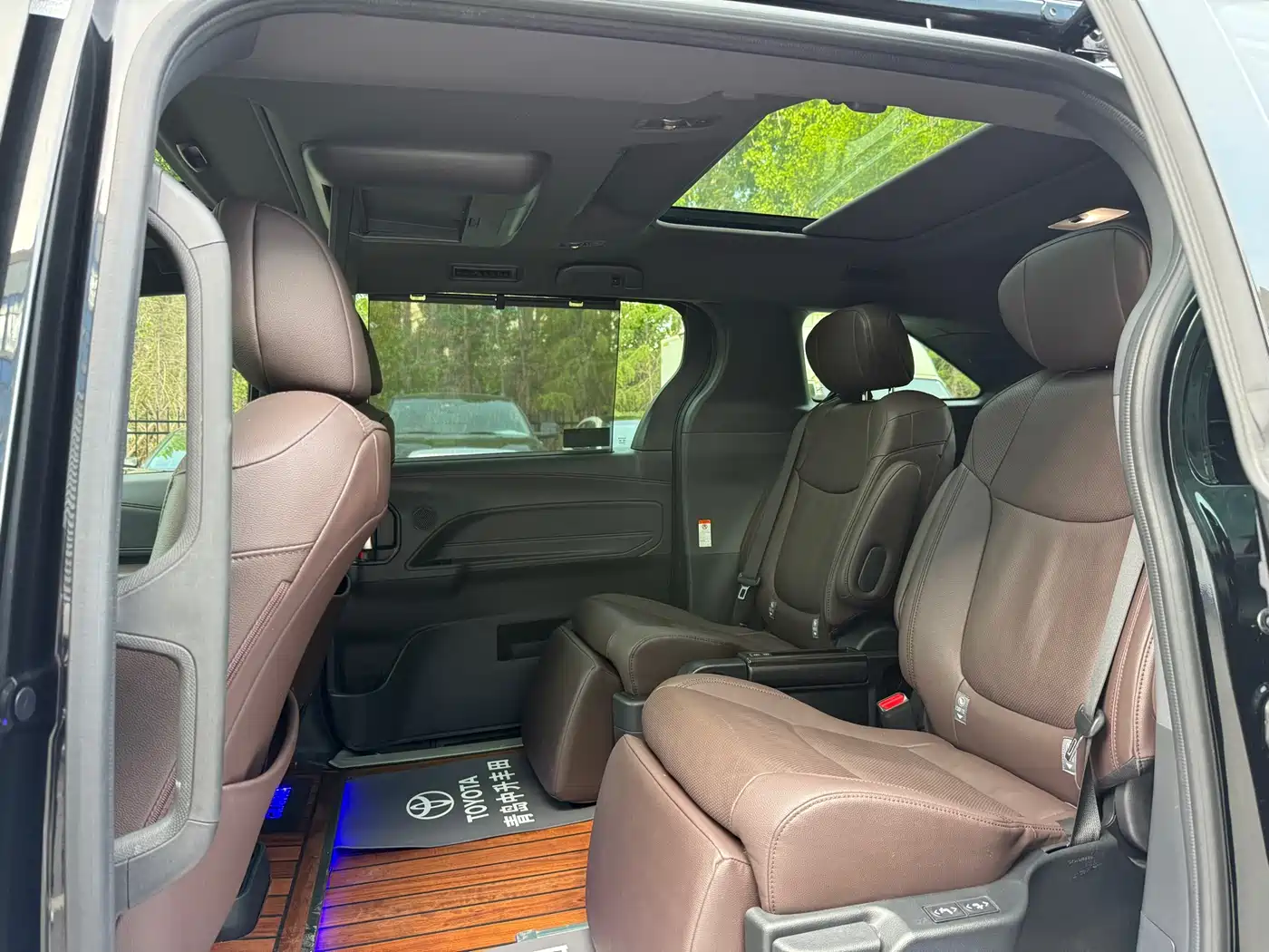 Toyota Granvia 2023 2.5L Hybrid Flagship VIP Edition фото 11