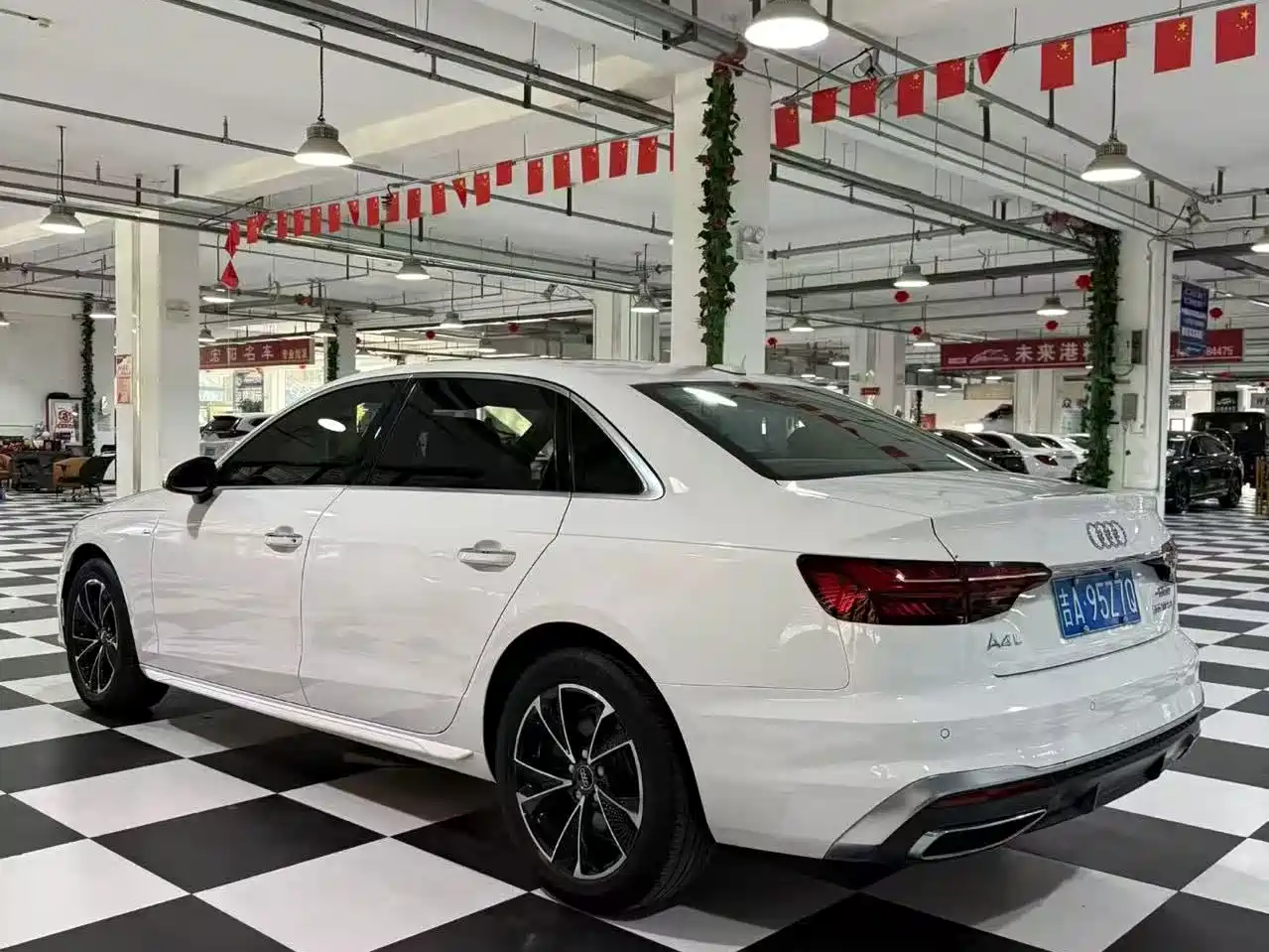 Фото 5 - Audi A4L