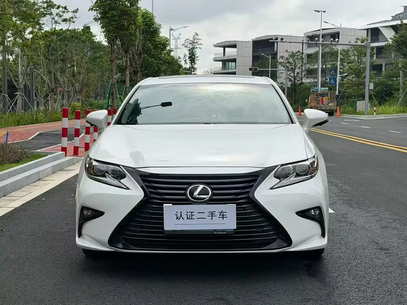 Фото 2 - Lexus ES
