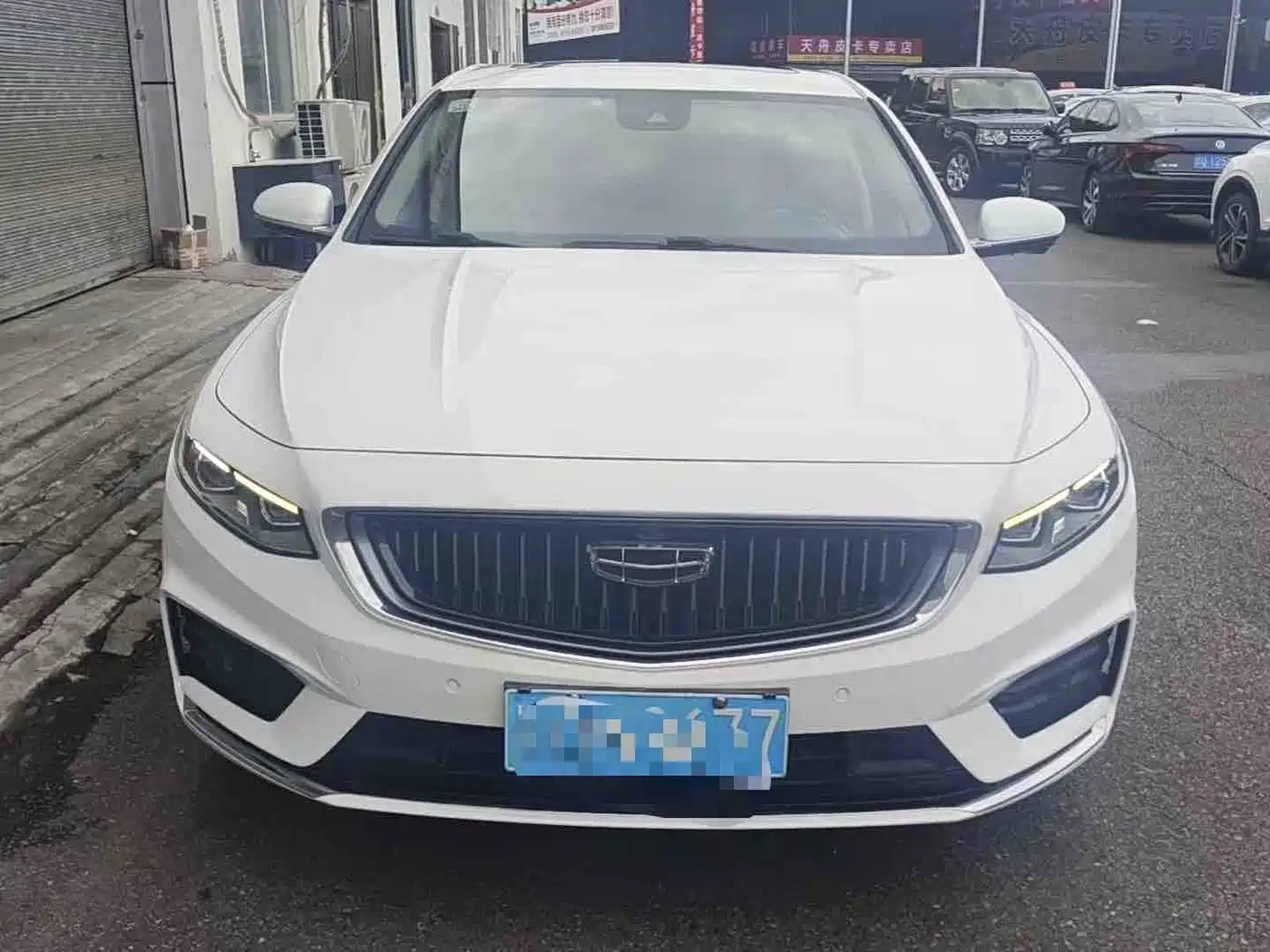 Фото 2 - Geely Preface