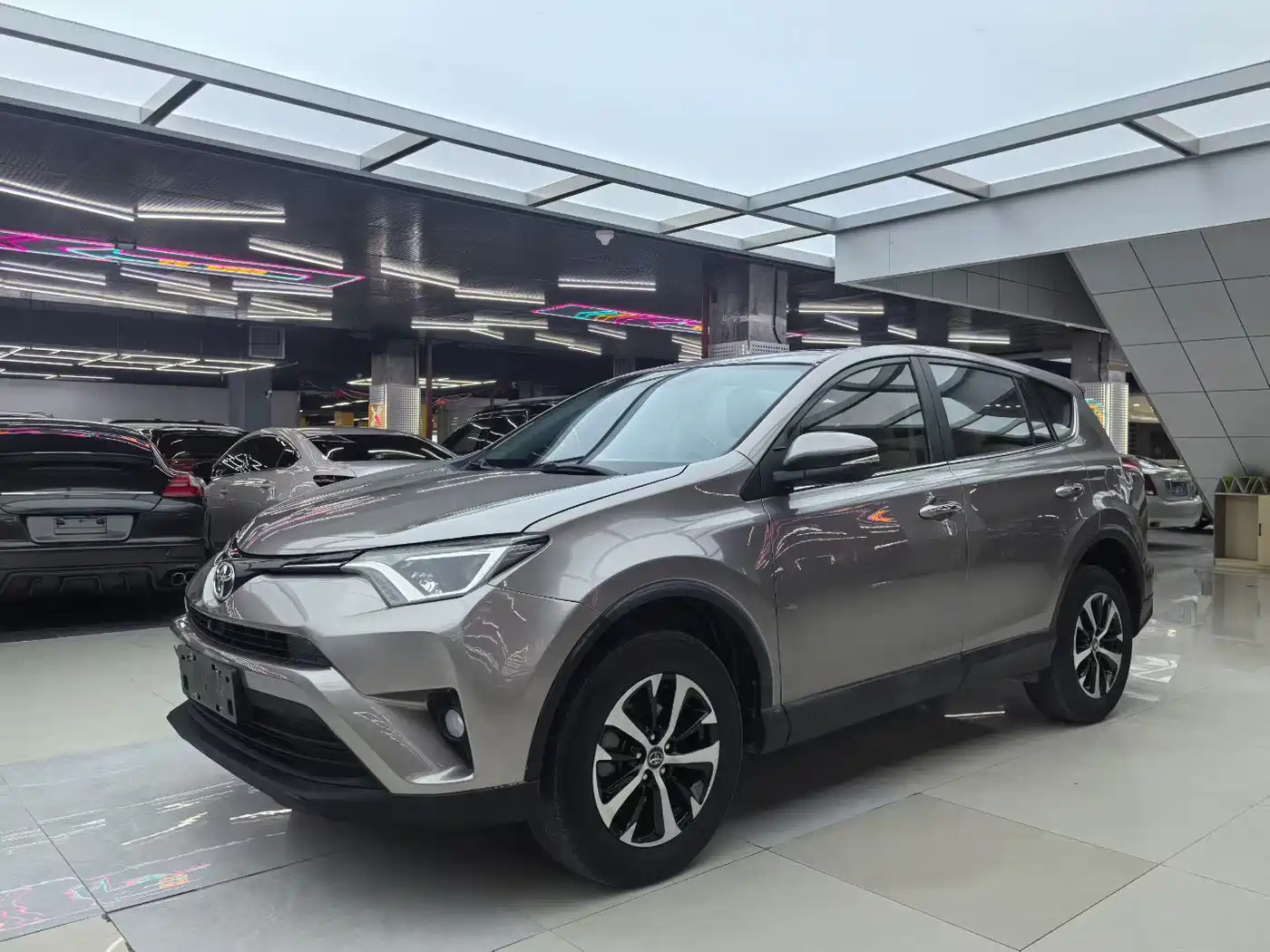 Toyota RAV4 Rongfang 2016 2.0L CVT 2WD Trend (China V) фото 2