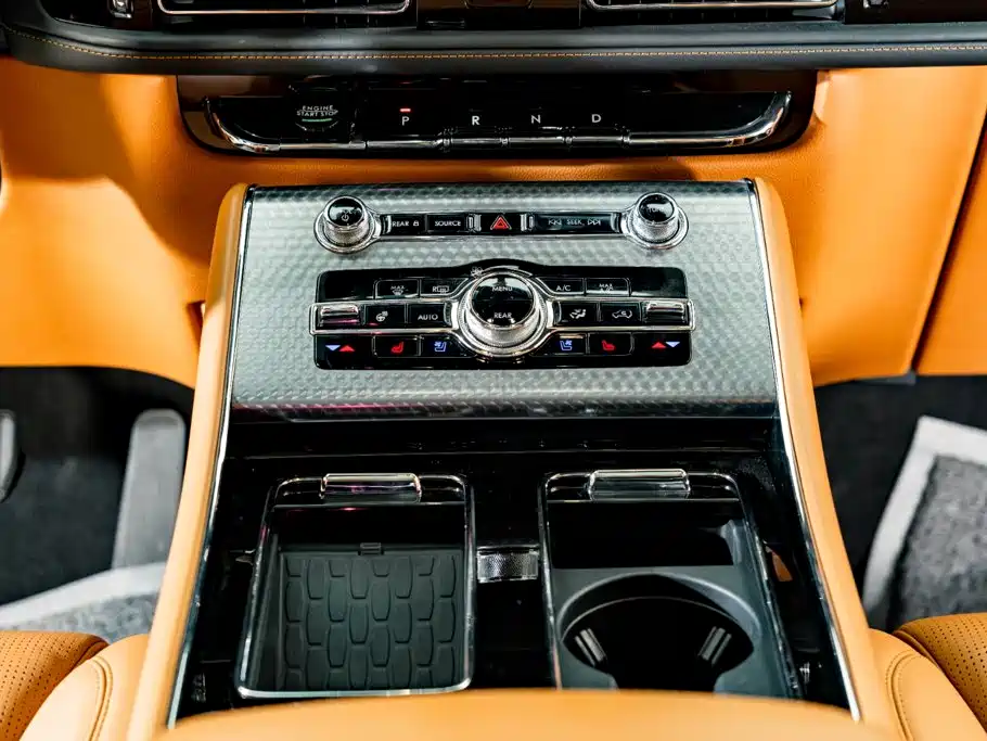 Фото 15 - Lincoln Aviator