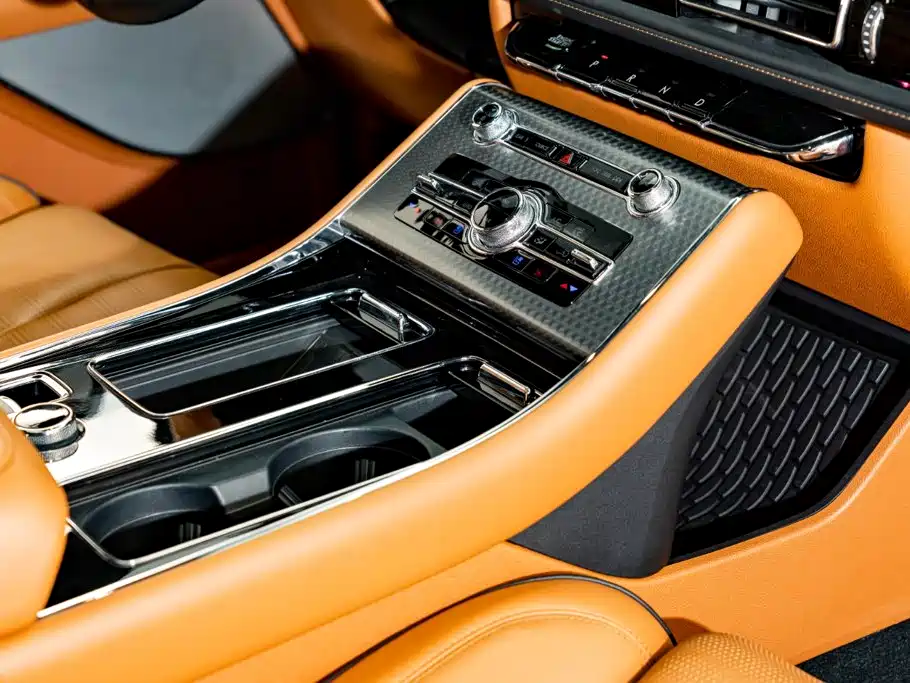 Фото 19 - Lincoln Aviator
