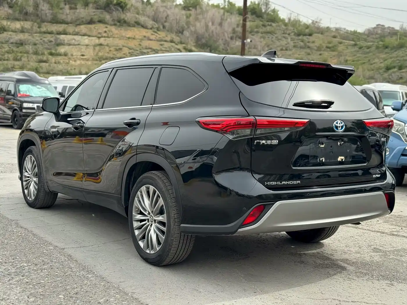 Toyota Highlander 2024 2.5L Smart Hybrid 4WD Premium 7-seater фото 7