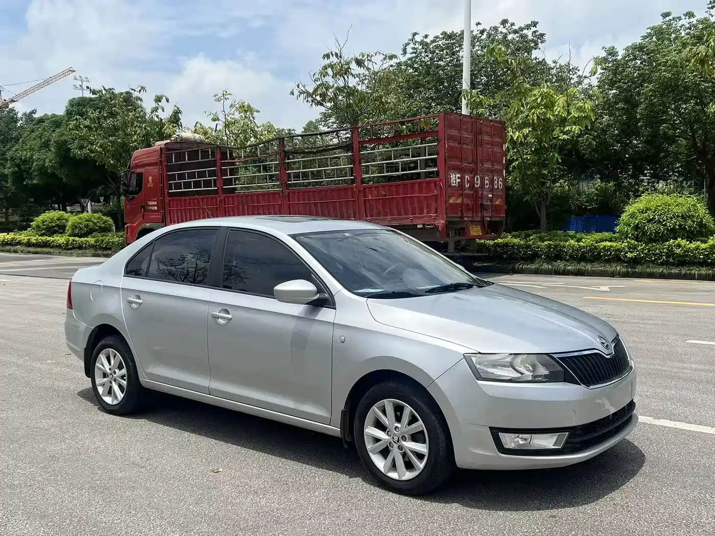 Škoda Rapid 2013 1.6L Manual Smart Selection фото 3