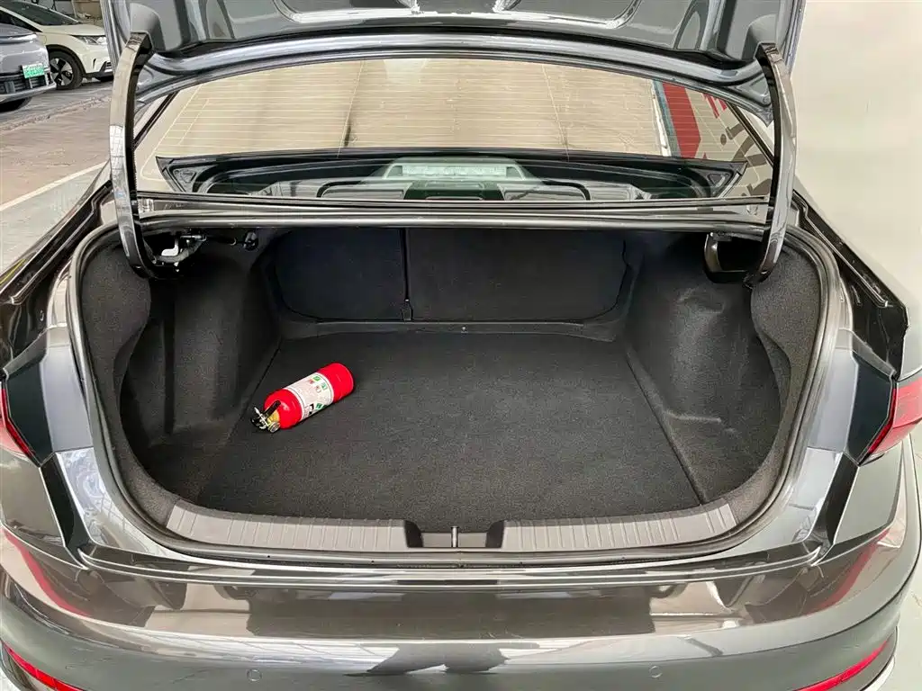 Volkswagen Sagitar 2023 300TSI DSG Surpassing Edition фото 18