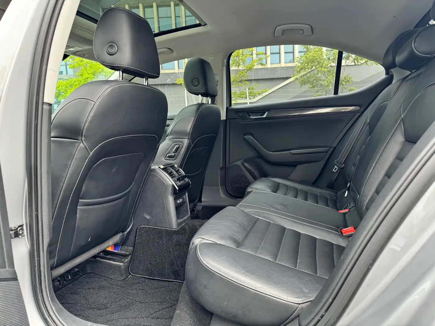 Škoda Superb 2018 TSI330 DSG Luxury Edition China V фото 8